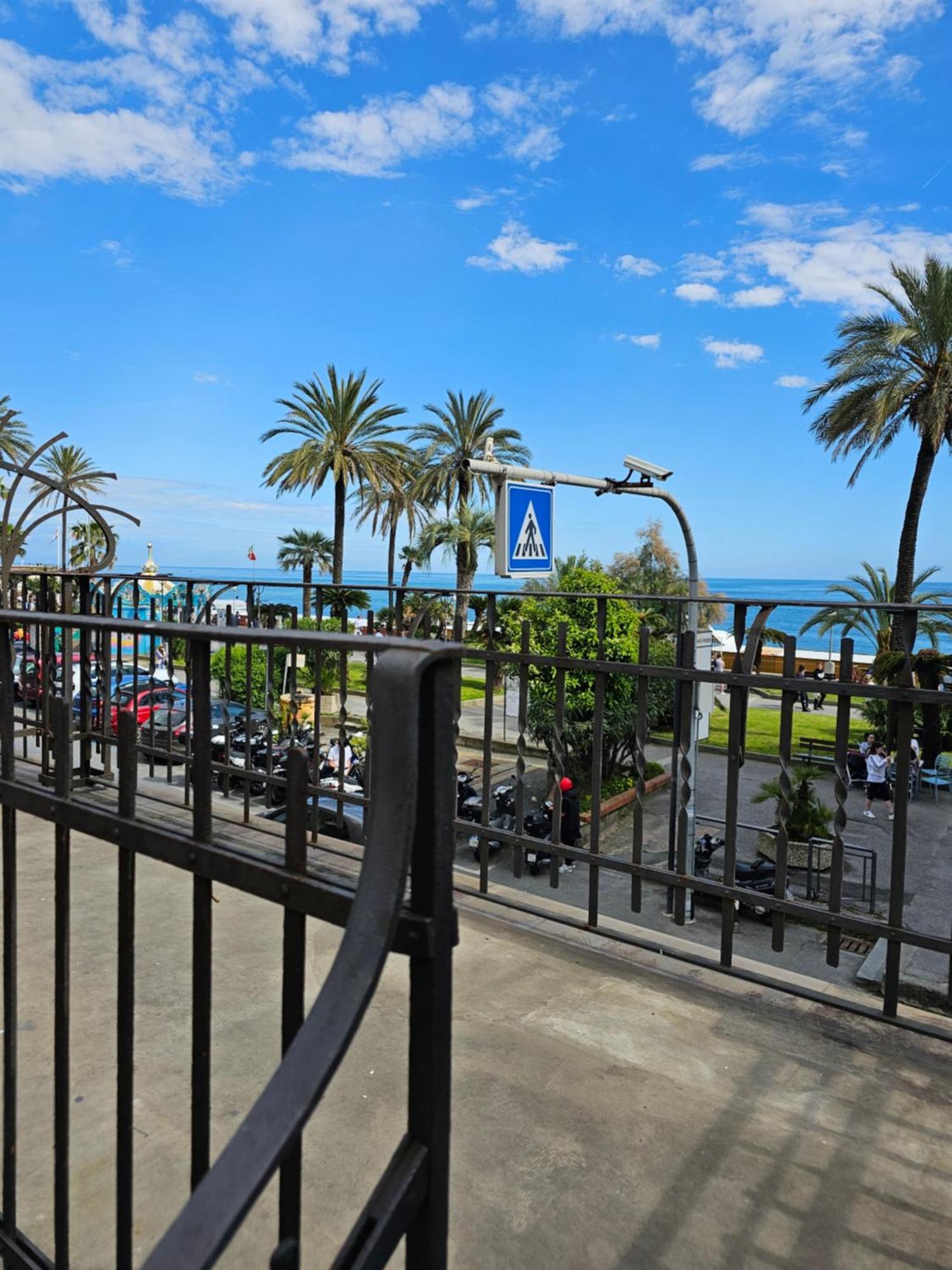 Casa Atena, Spaziosa, Romantica Con Idromassaggio Privato Varazze Exterior foto